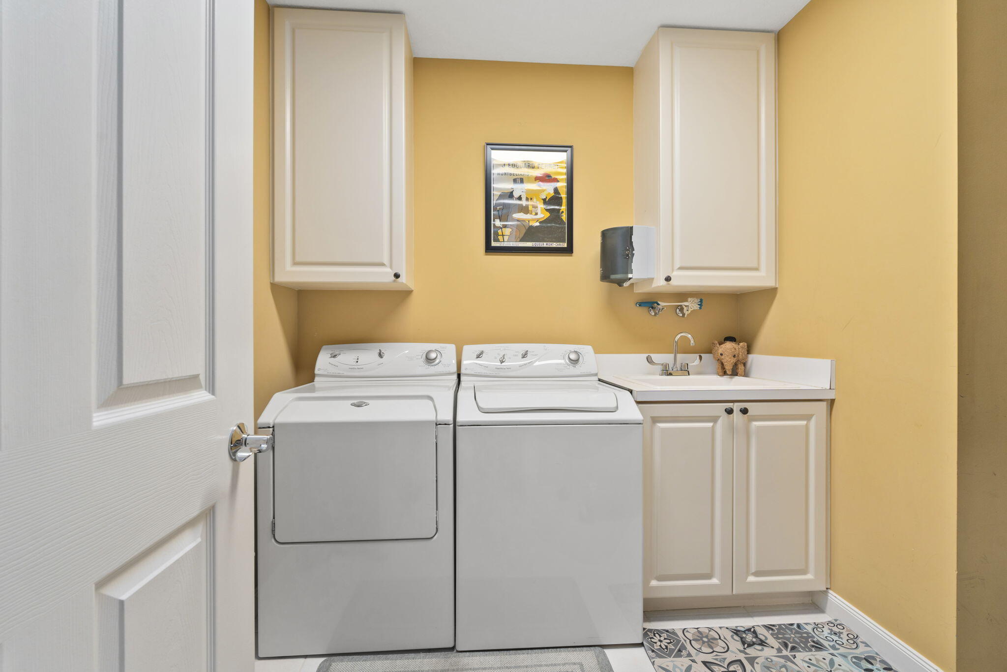 HARBOUR ISLE AT HUTCHINSON ISLAND WEST, A CONDOMIN - Residential