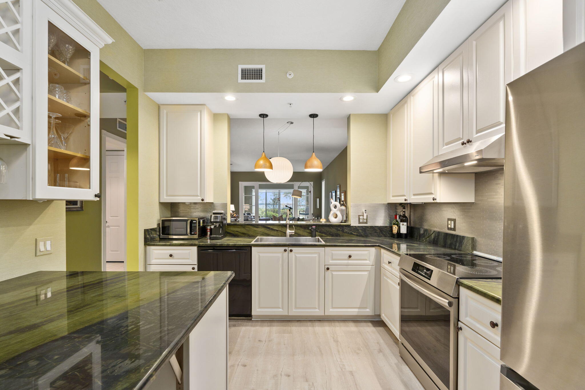 HARBOUR ISLE AT HUTCHINSON ISLAND WEST, A CONDOMIN - Residential