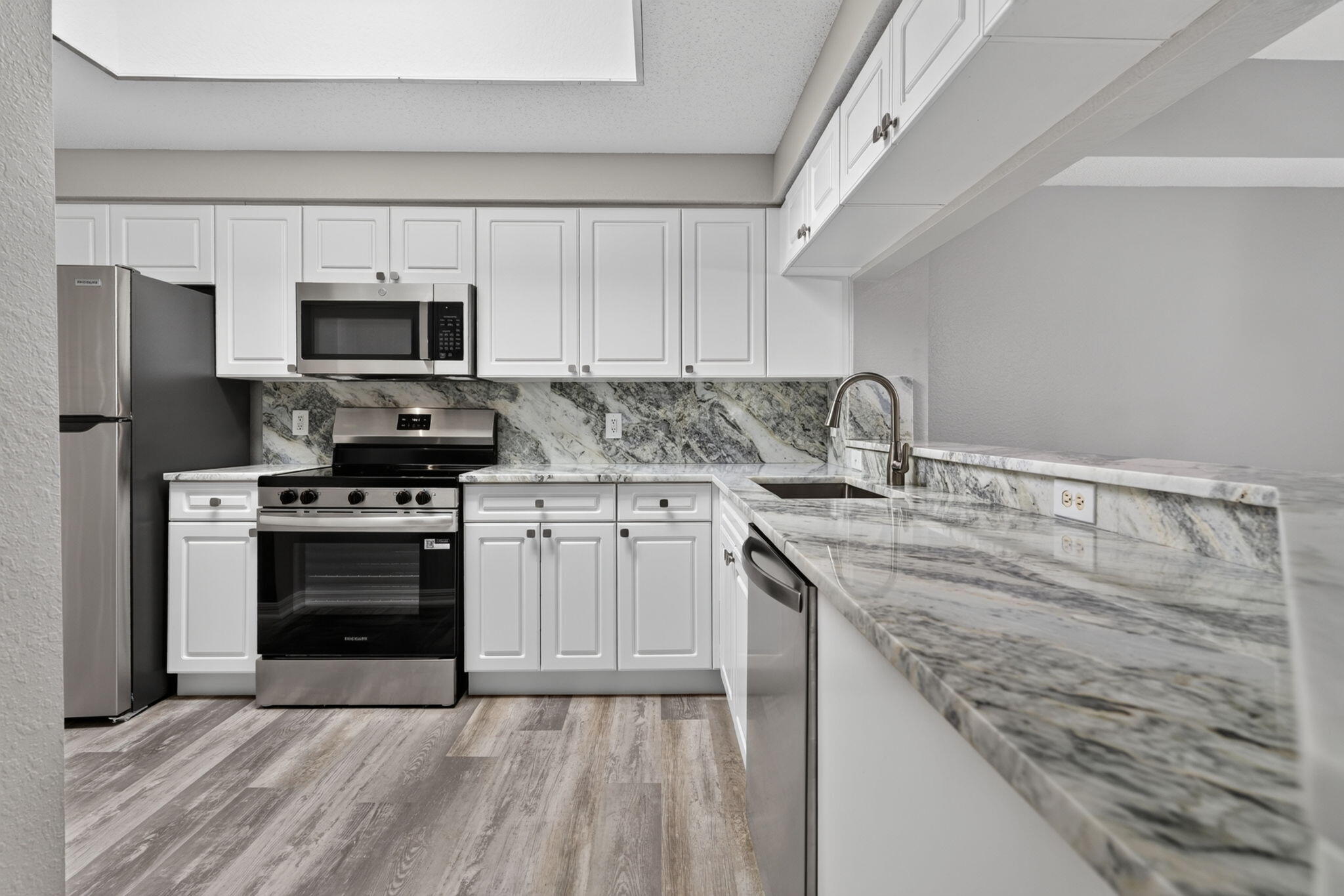 3022 ALCAZAR Place 301
