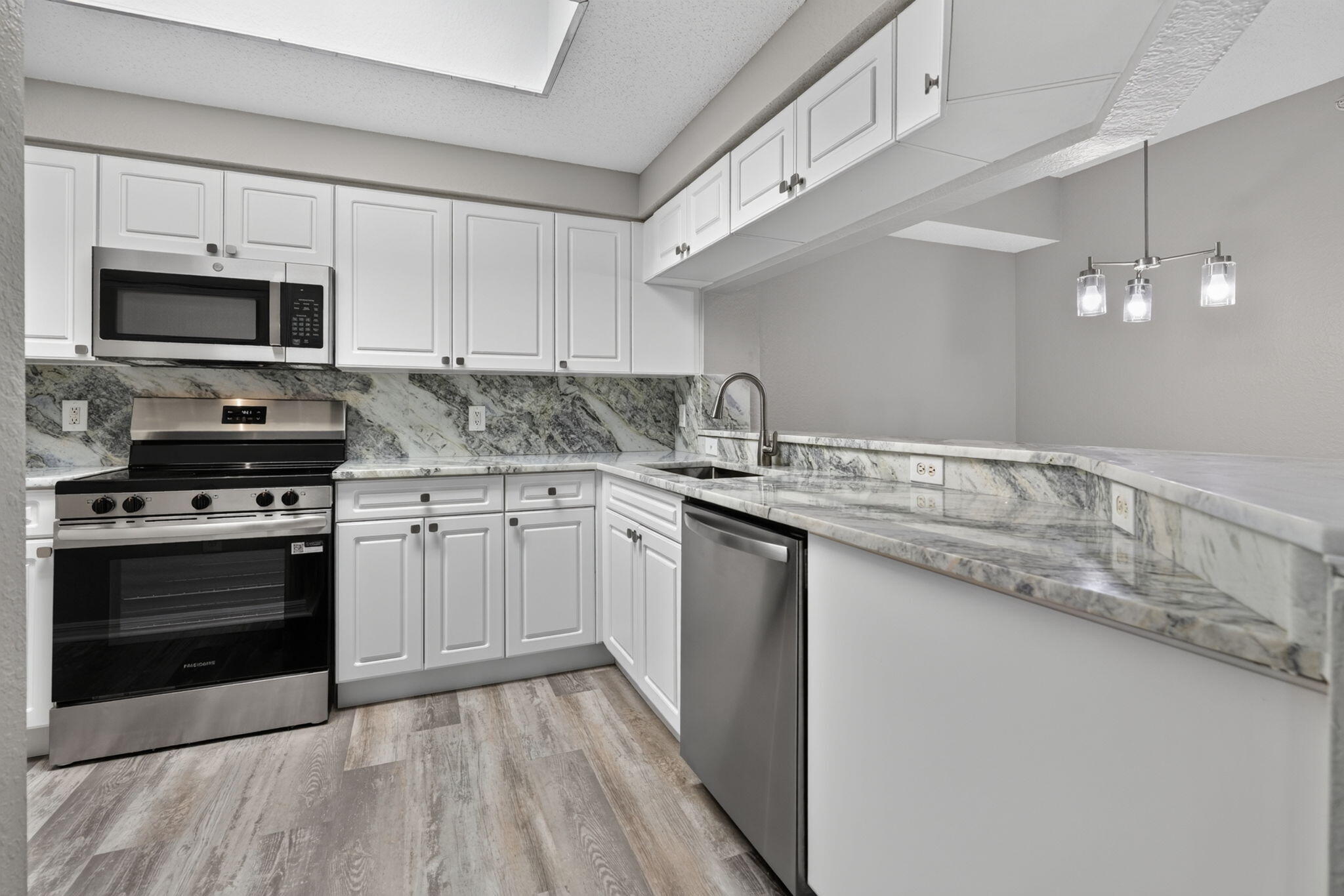 3022 ALCAZAR Place 301