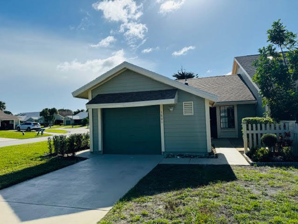 Photo of 1501 SE Colchester Circle, Port Saint Lucie, FL 34952 (MLS # R10958604)