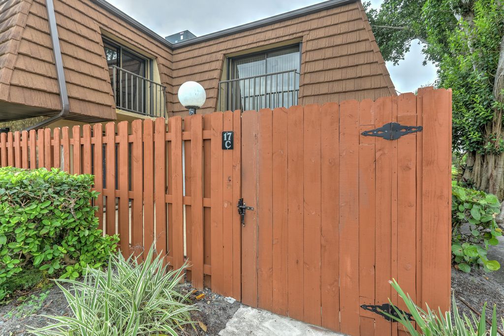 Photo of 1440 N Lawnwood Circle #17-C, Fort Pierce, FL 34950 (MLS # R10962989)
