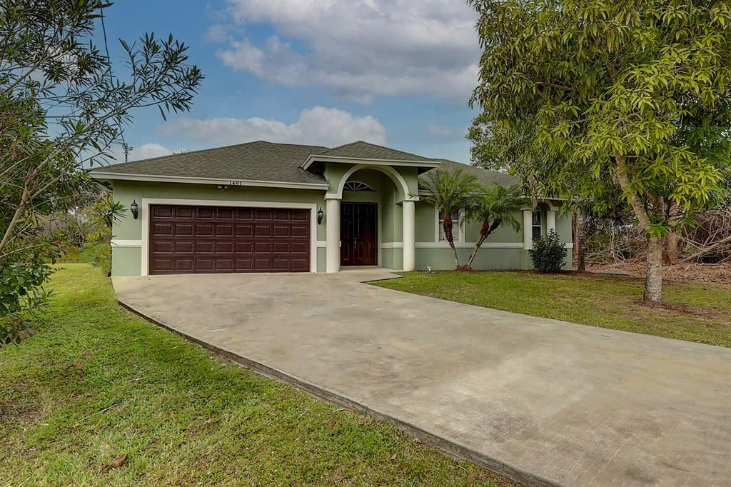 Photo of 1481 SW Stony, Port Saint Lucie, FL 34953 (MLS # R10771360)