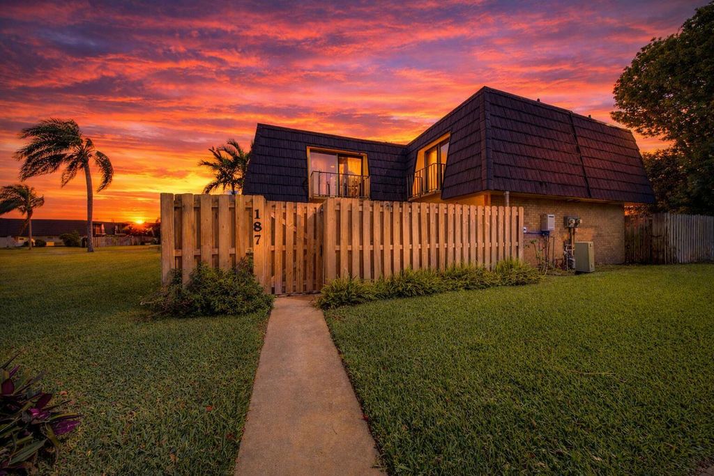 Photo of 187 Woodland Road, Palm Springs, FL 33461 (MLS # B26005907)