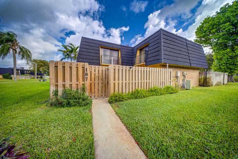 Property photo of 187 Woodland Road, Palm Springs, FL 33461