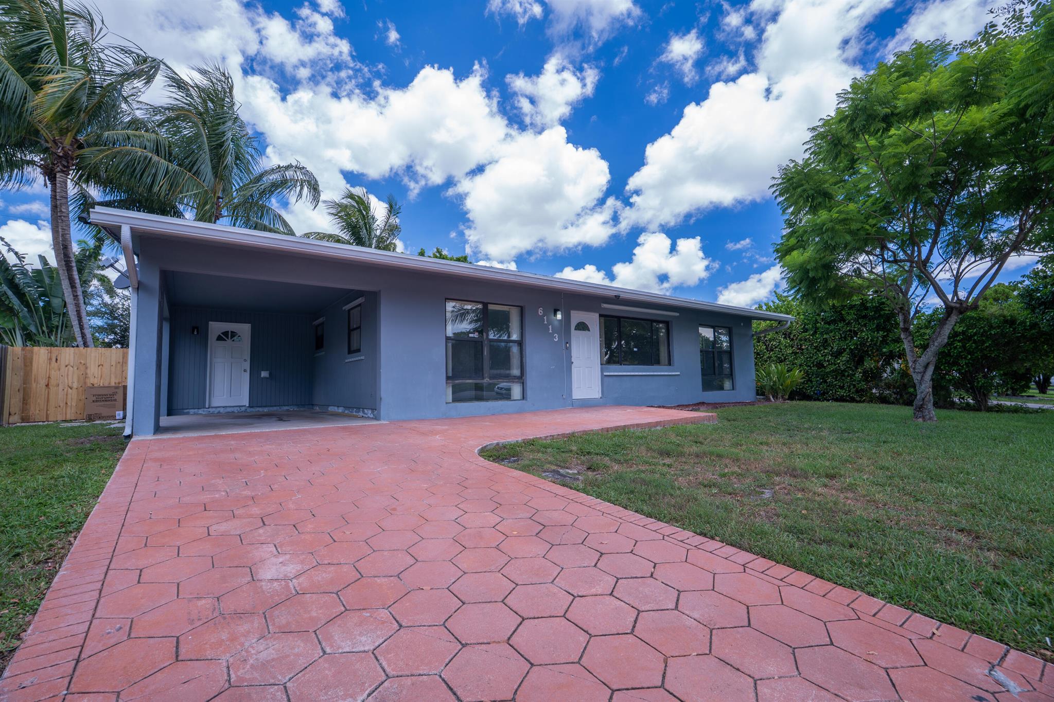 FOR RENT!!! BEAUTIFUL, WELL KEPT SINGLE FAMILY HOUSE, 3/2 WITH BIG BACKYARD, CARPORT AND DRIVEWAY. NEWLY RENOVATED BATHROOMS, STAINLESS STEEL APPLIANCES, HUGE LIVING ROOM WITH DINING SPACE, CERAMIC TILE THROUGHOUT THE HOUSE. QUICK MOVE IN, NO HOA AND NO APPLICATION COST. SEPARATE WASHER/DRYER ROOM. SORRY, NO PETS AS PER OWNER'S REQUEST. LAWN CARE IS INCLUDED IN THE RENT! COME SEE THIS HOUSE AND MAKE IT YOUR HOME!!!