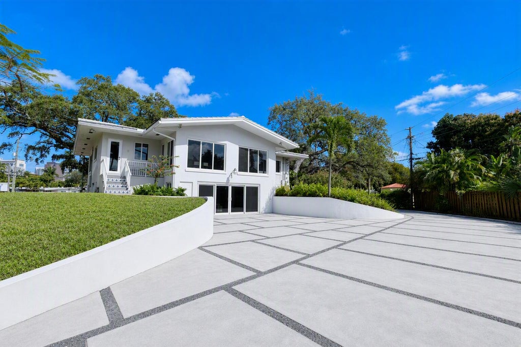 Photo of 600 SW 12th Street, Fort Lauderdale, FL 33315 (MLS # B26076641)