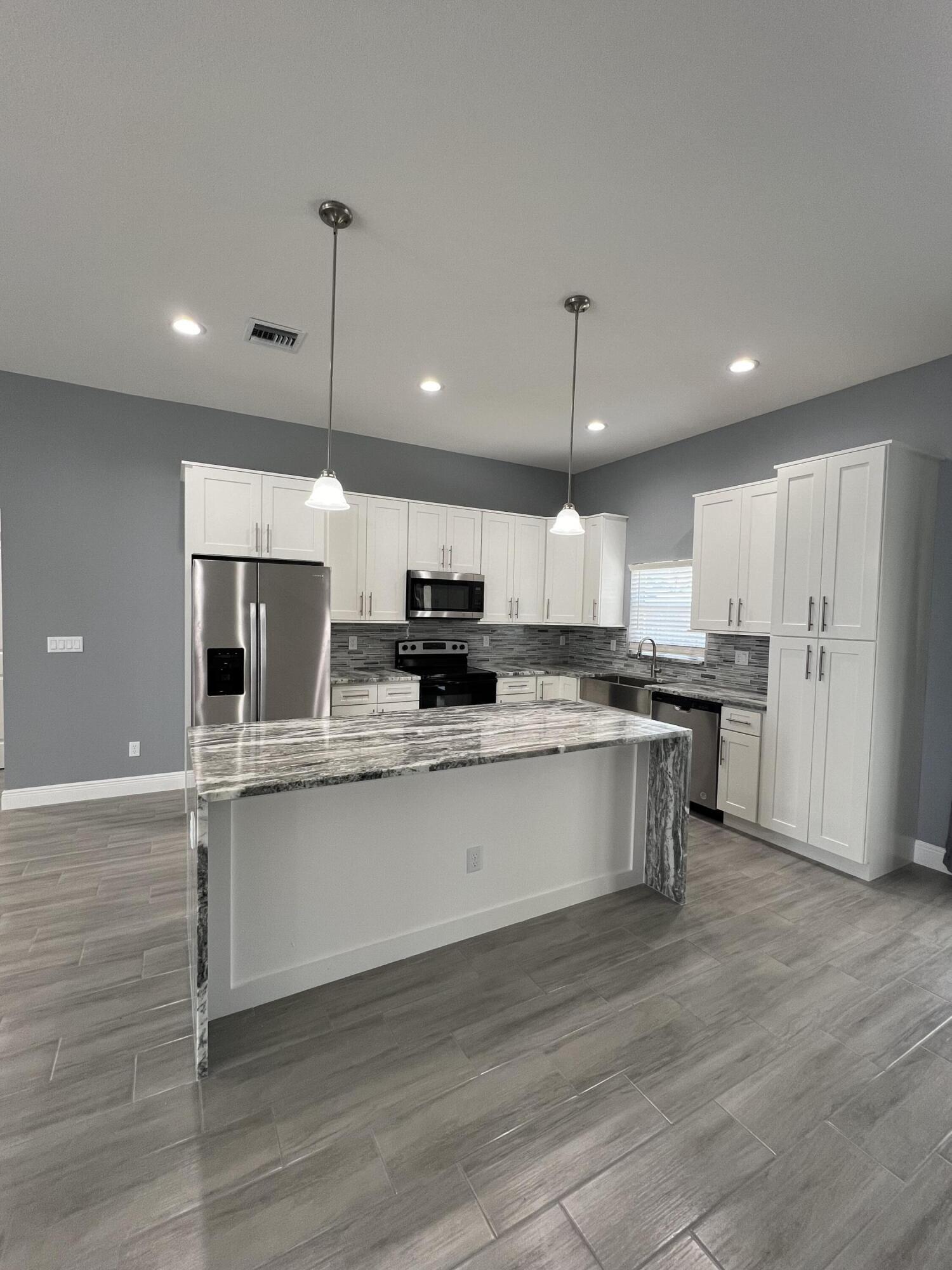 PORT ST LUCIE SECTION 16 - Residential Lease