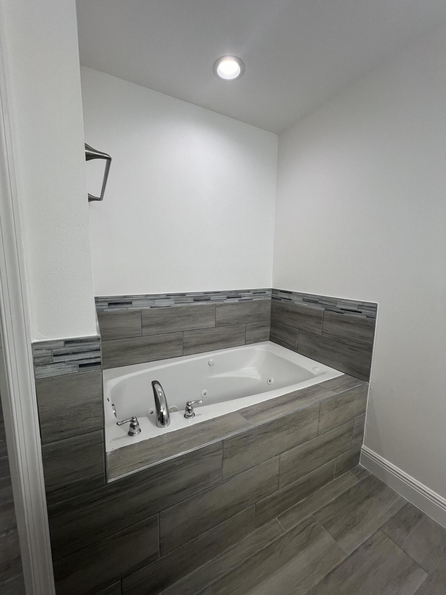 PORT ST LUCIE SECTION 16 - Residential Lease