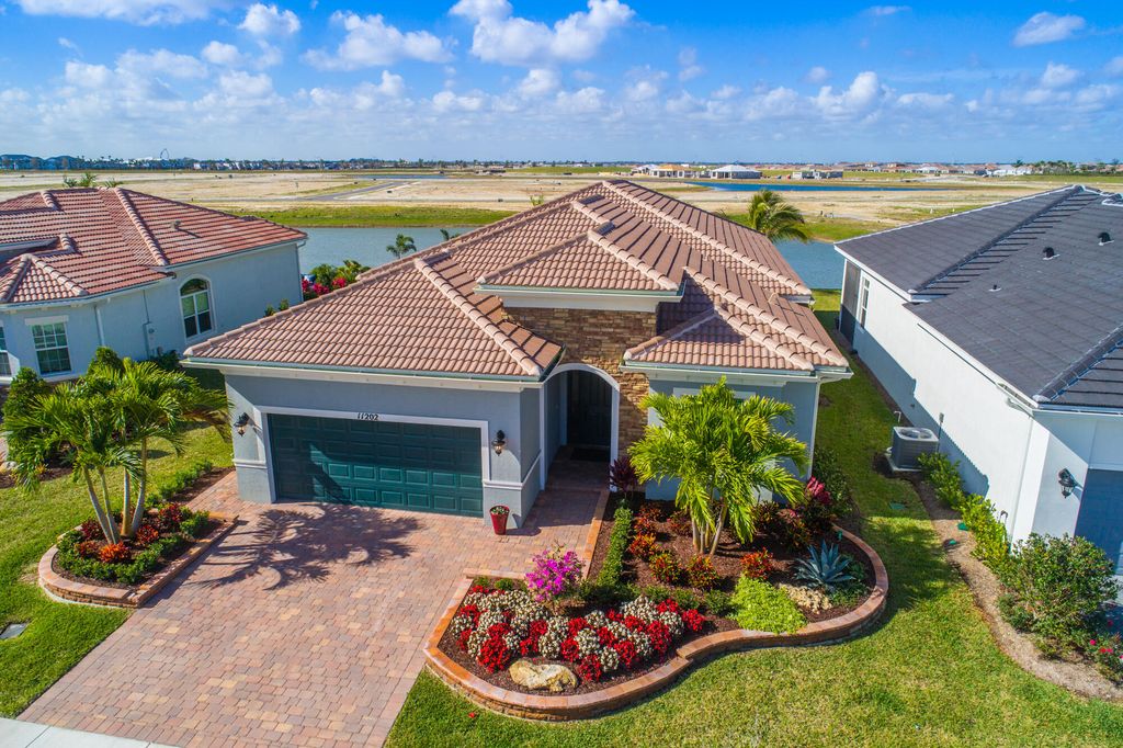 Photo of 11202 SW Lunata Way, Port St Lucie, FL 34987 (MLS # R10863109)