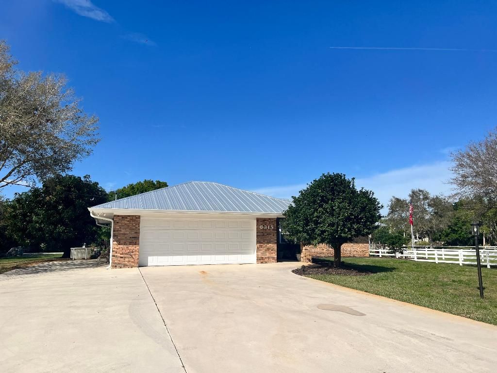Photo of 6315 Oleander Avenue, Fort Pierce, FL 34982 (MLS # R10965688)