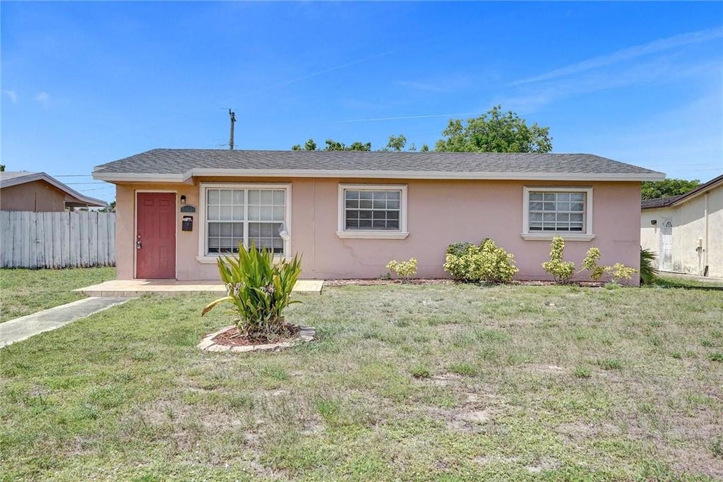 Photo of 7741 NW 33RD Street, Davie, FL 33024 (MLS # B26081356)