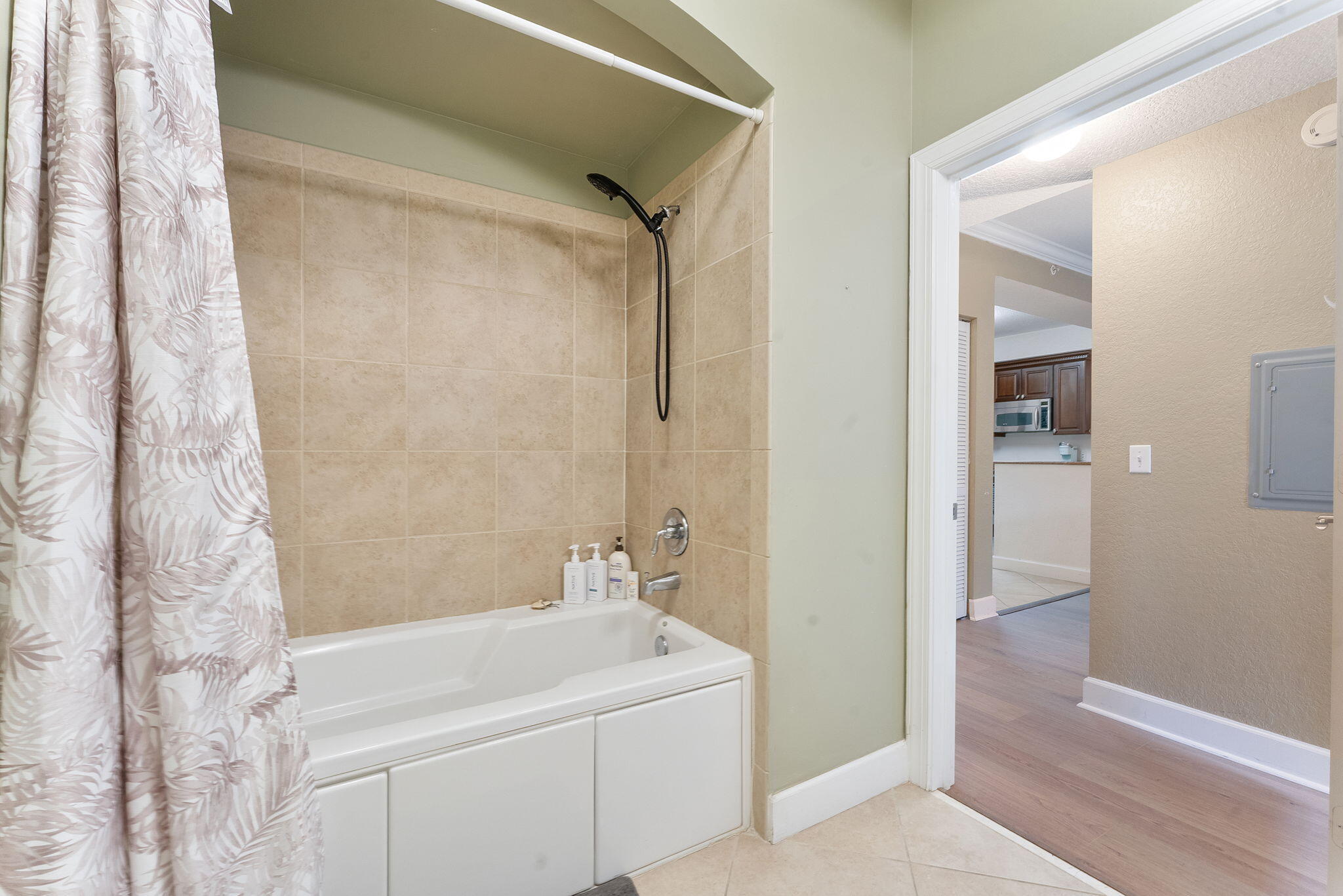 SAN RAPHAEL CONDOMINIUM - Residential