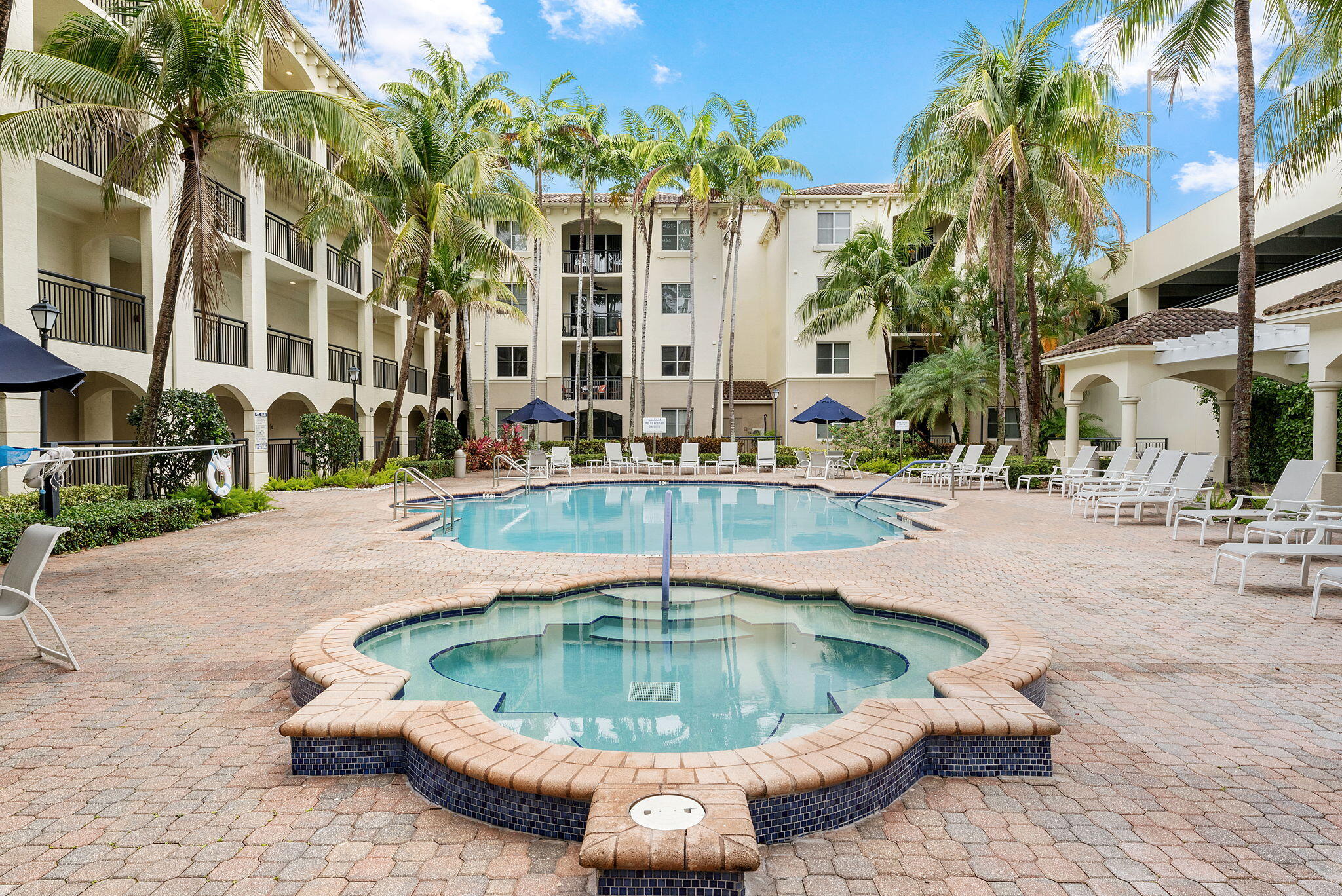 SAN RAPHAEL CONDOMINIUM - Residential