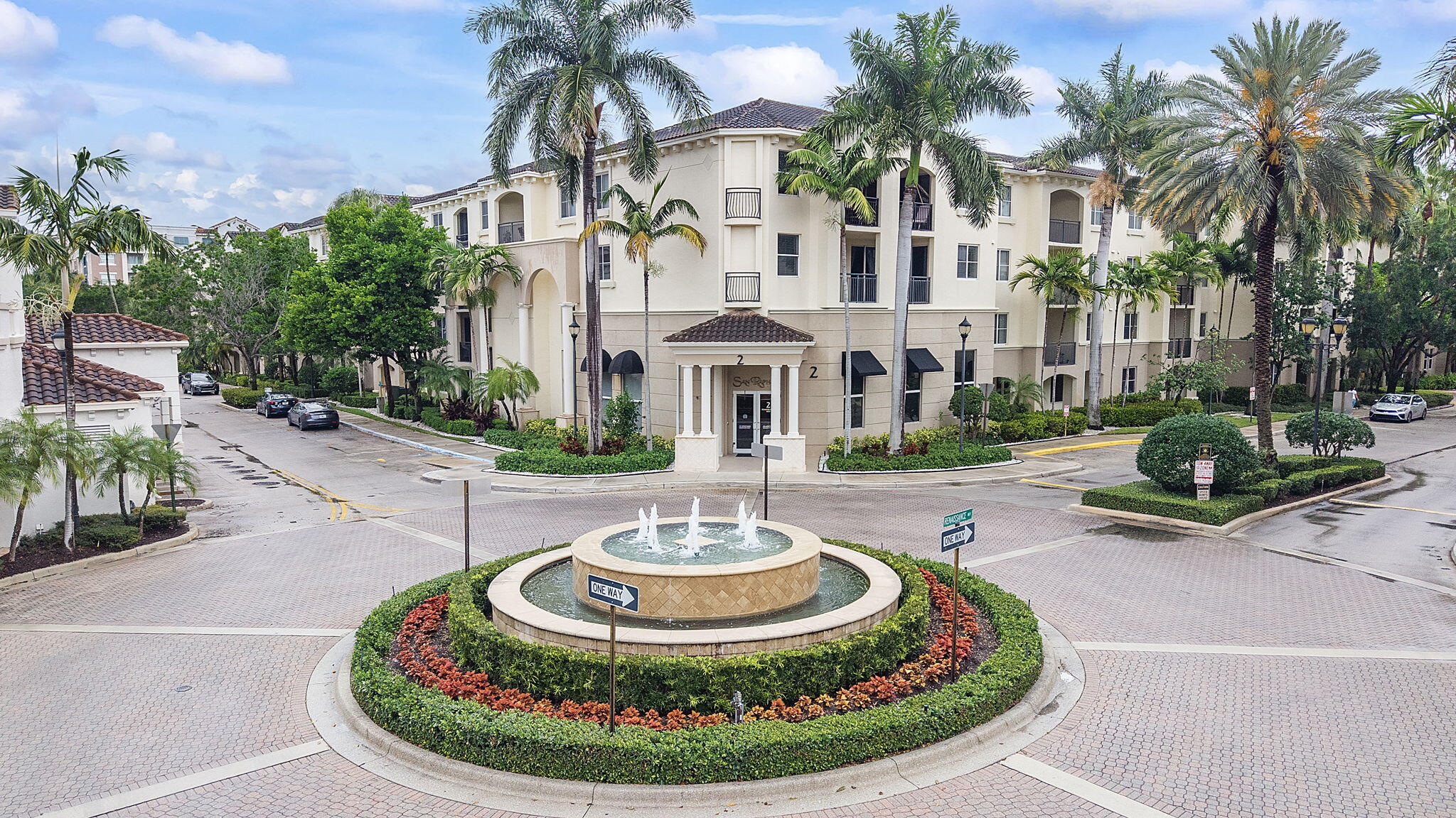 SAN RAPHAEL CONDOMINIUM - Residential
