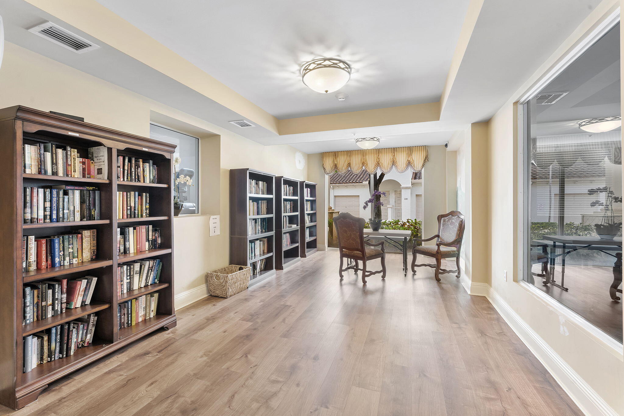SAN RAPHAEL CONDOMINIUM - Residential