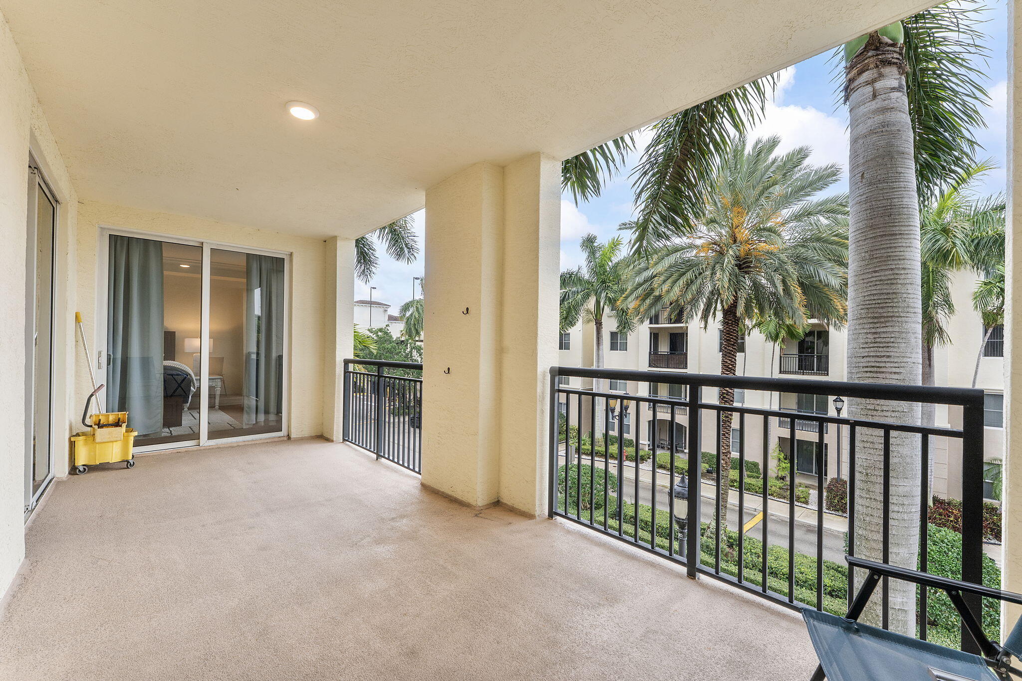 SAN RAPHAEL CONDOMINIUM - Residential