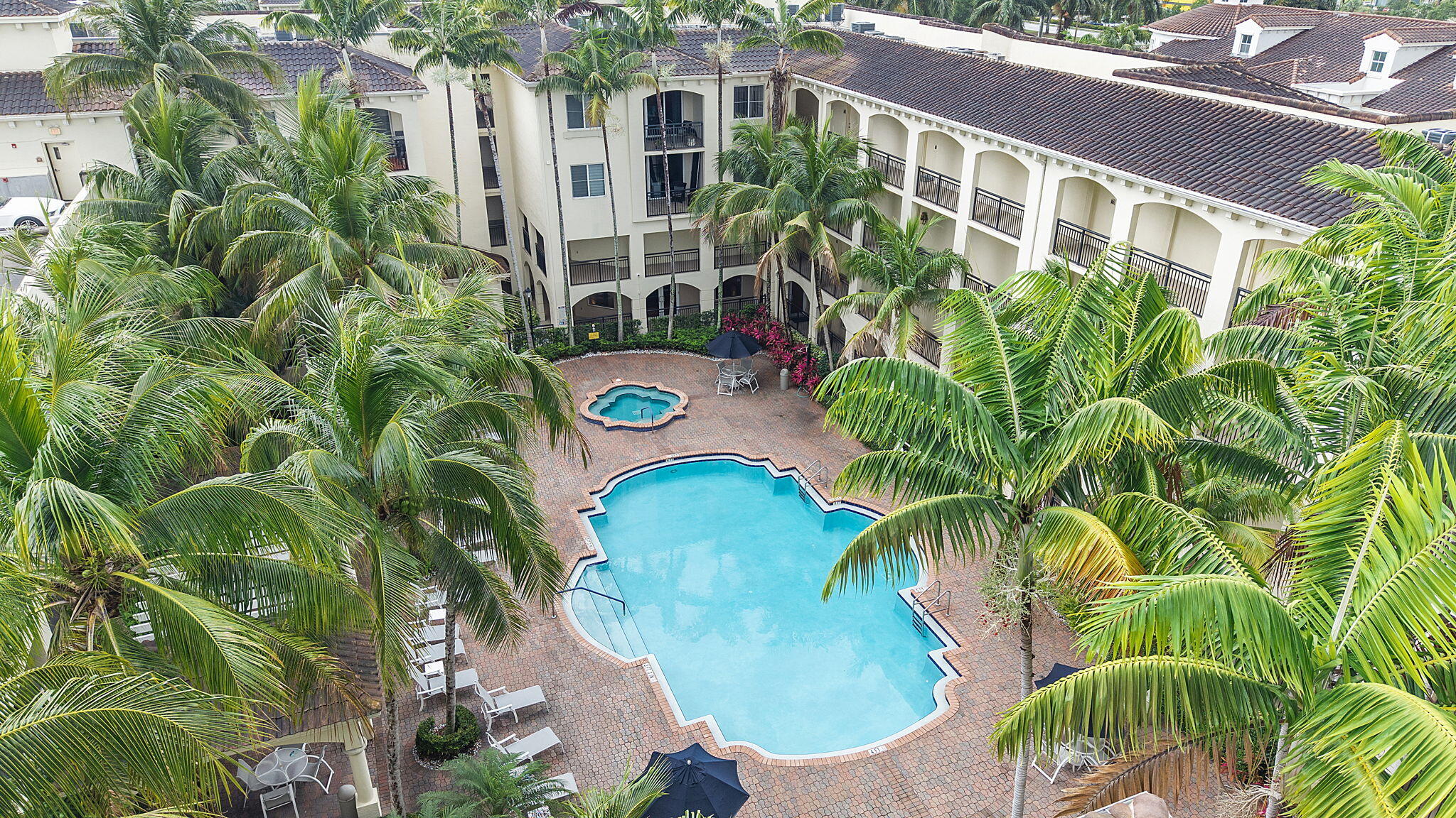SAN RAPHAEL CONDOMINIUM - Residential