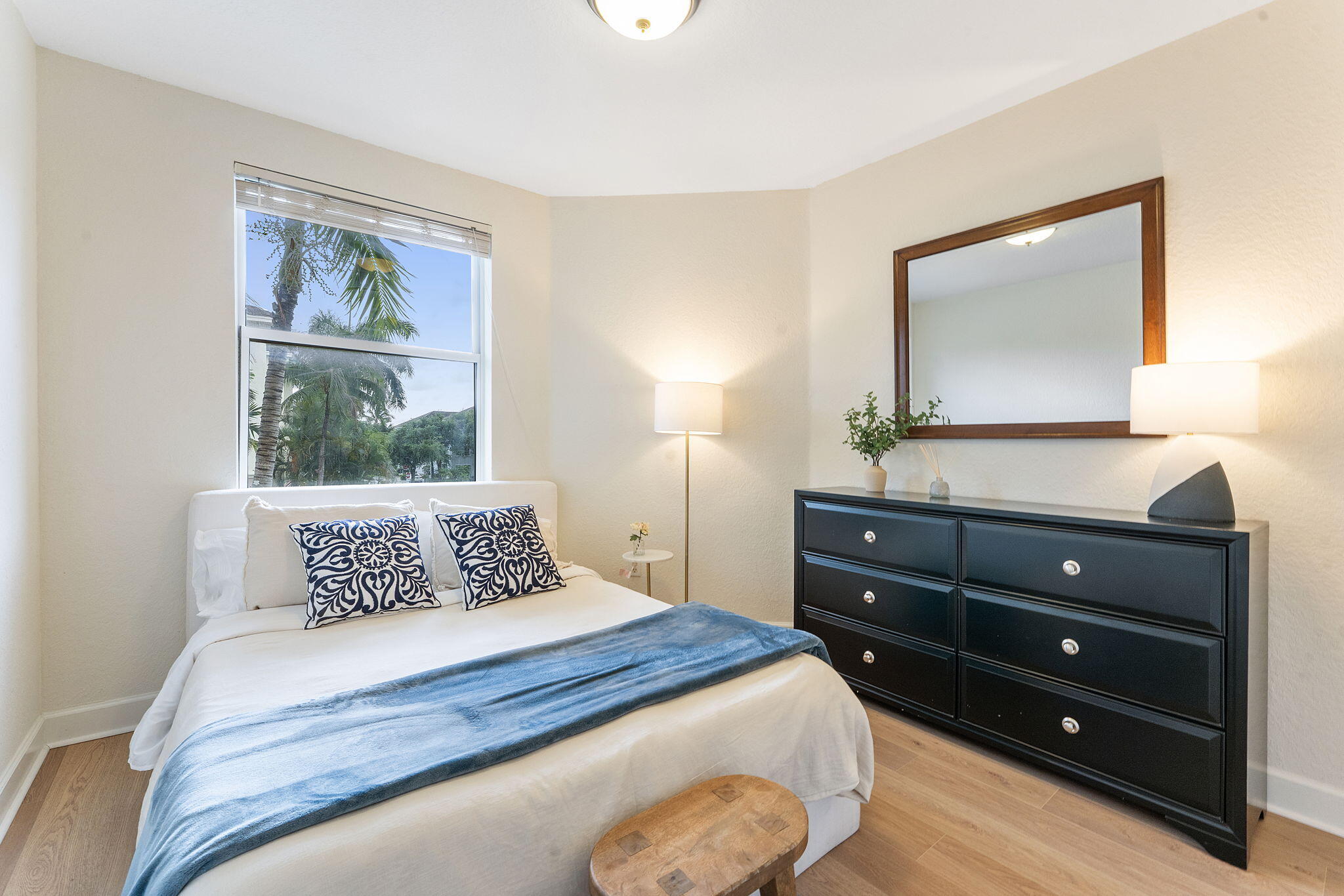 SAN RAPHAEL CONDOMINIUM - Residential