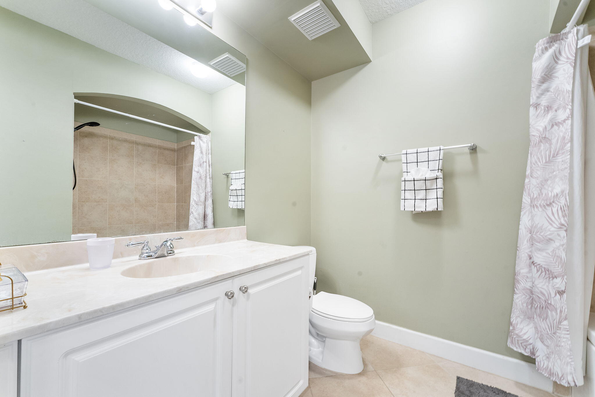 SAN RAPHAEL CONDOMINIUM - Residential