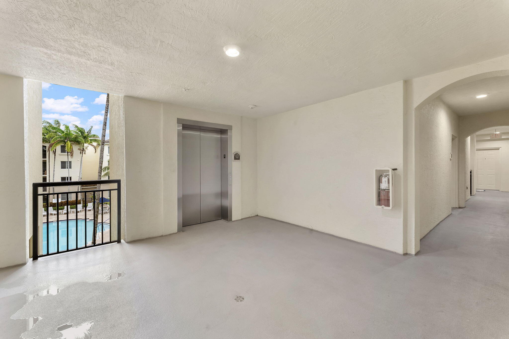 SAN RAPHAEL CONDOMINIUM - Residential
