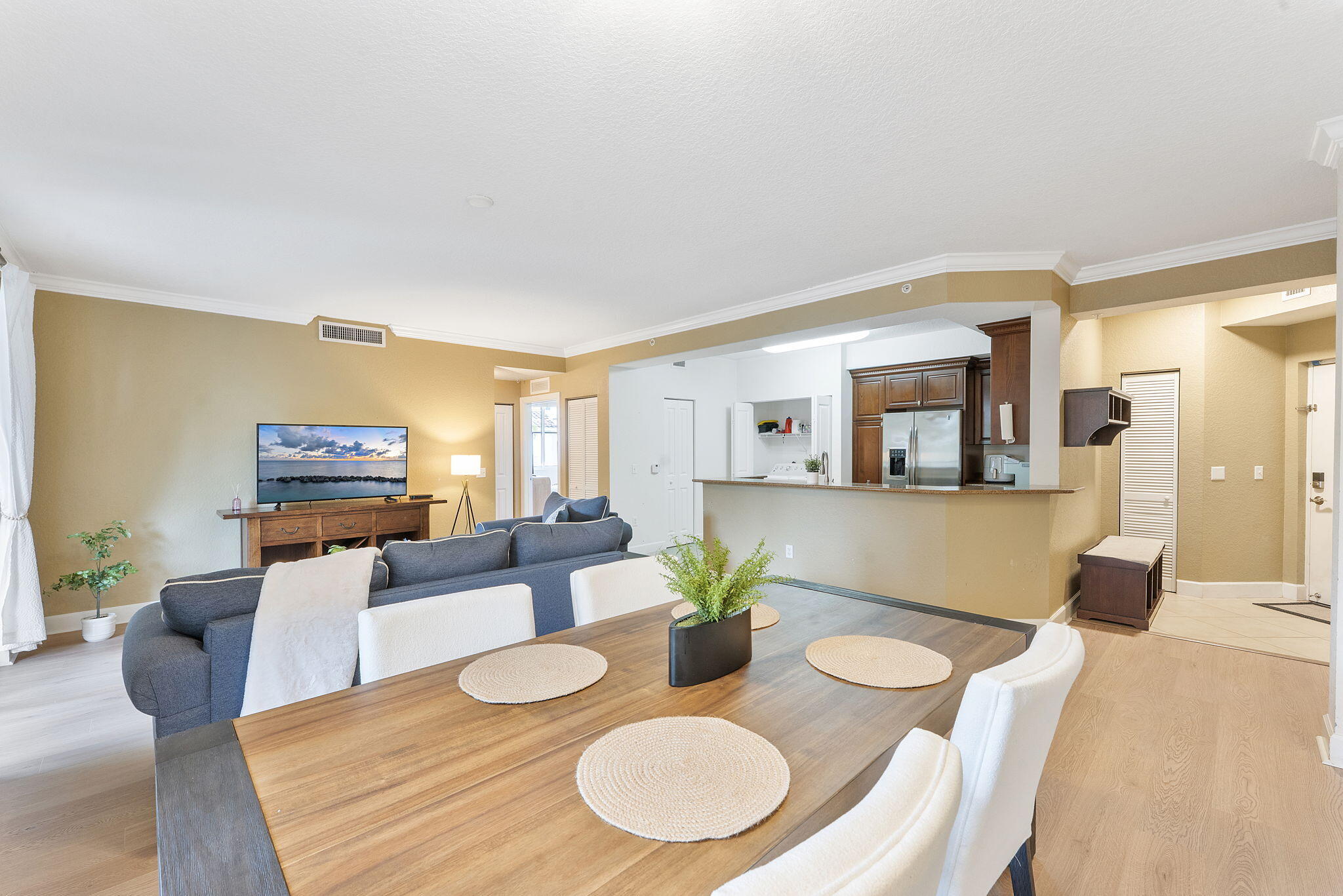 SAN RAPHAEL CONDOMINIUM - Residential
