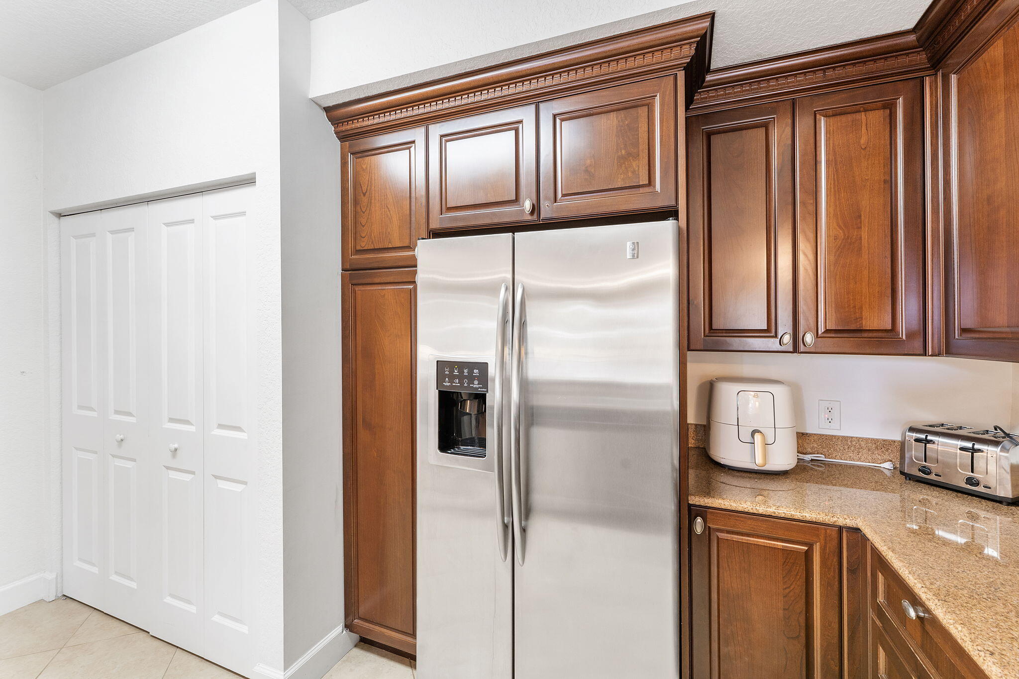 SAN RAPHAEL CONDOMINIUM - Residential