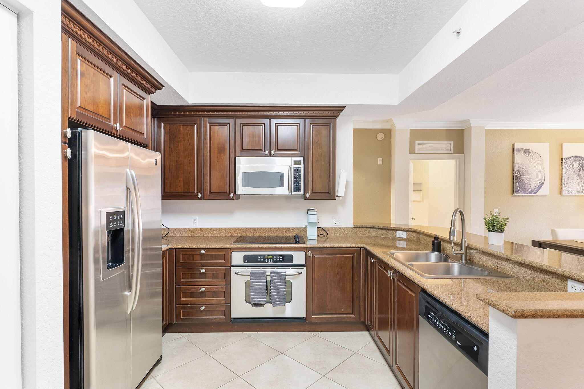 SAN RAPHAEL CONDOMINIUM - Residential