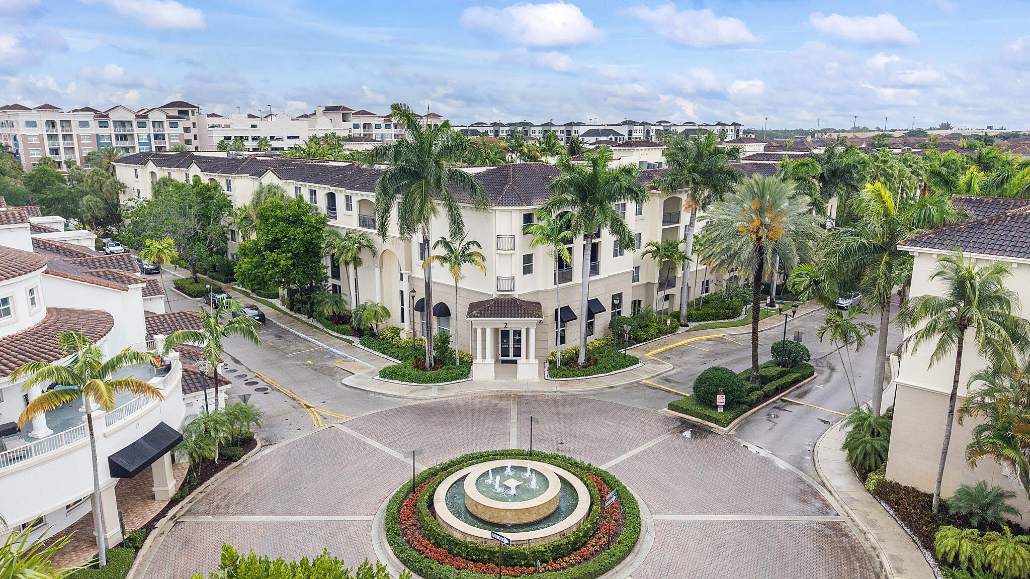 SAN RAPHAEL CONDOMINIUM - Residential