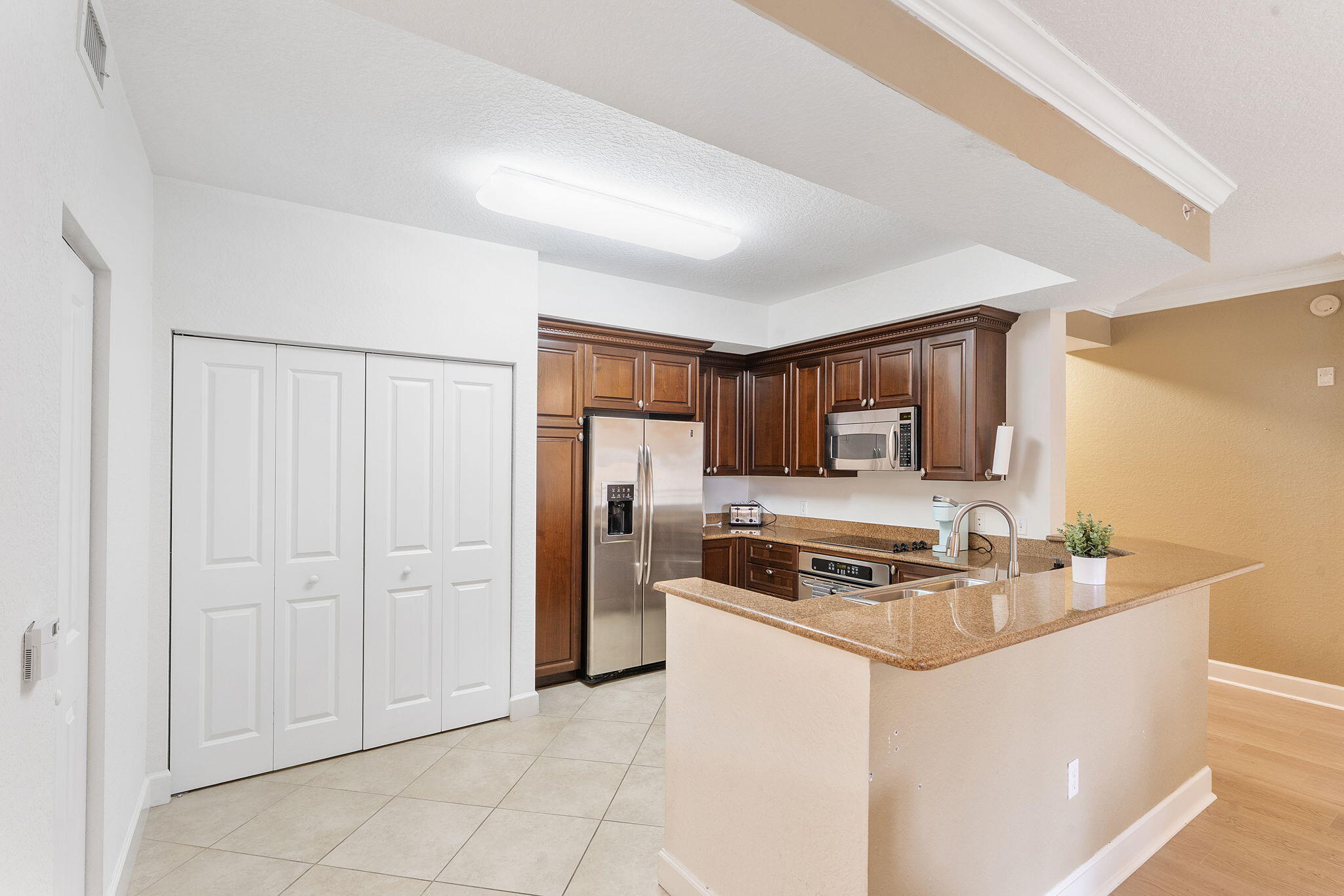 SAN RAPHAEL CONDOMINIUM - Residential