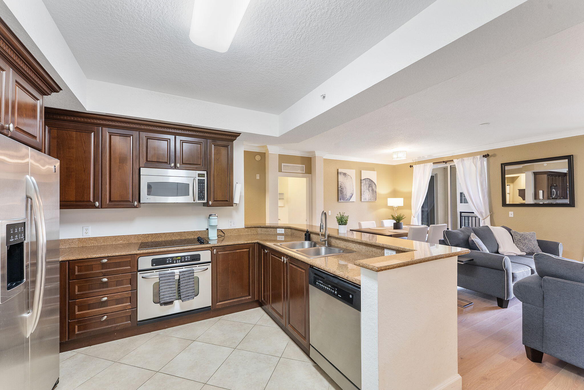 SAN RAPHAEL CONDOMINIUM - Residential