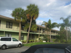 BEAUTIFUL 2/2 CONDO SECOND FLOOR 1290 SQT.FT GREAT FOR INVESTORS YOU CAN RENT IT RIGHT AWAY, REDONE WITH WOOD FLOORS UPGRADED KITCHEN WITH COREAN COUNTERS,AND NICE REDONE BATHROOMS,WASHER AND DRYER IN UNIT, VERY BRIGHT AND LIGHT,IN DOWNTOWN, CLOSE TO MIZNER PARK,ROYAL PALM, THE BEACH,GREAT SCHOOLS.YOU MUST SEE IT HURRY!!!!
