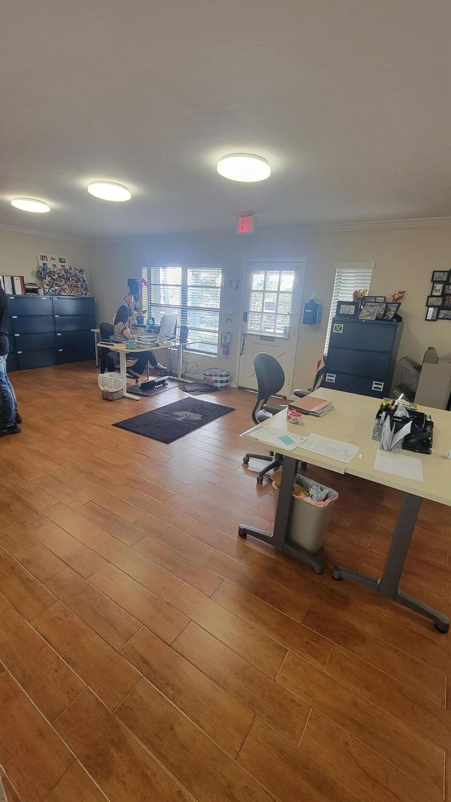 Office space for rent  in  cental Hollywood , conveniently located right off of SR7and Taft St . Great cental locatiob close ro tunpike 95 hardrock casino  space size vary from 1000 - 2500 with a  large parking lot