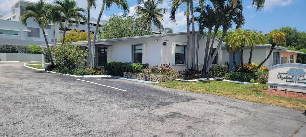 Photo of 5935 Taft Street, Hollywood, FL 33021 (MLS # B26002770)