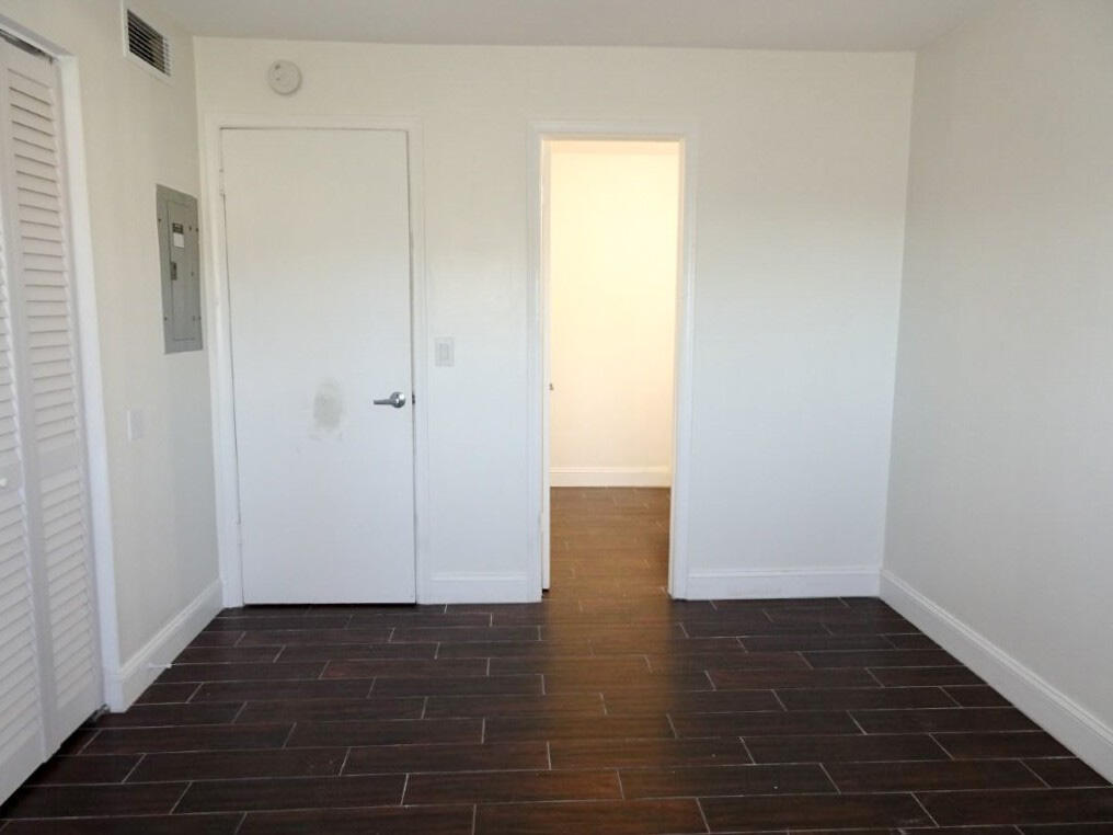 SOUTHEAST PARK CONDO - Residential