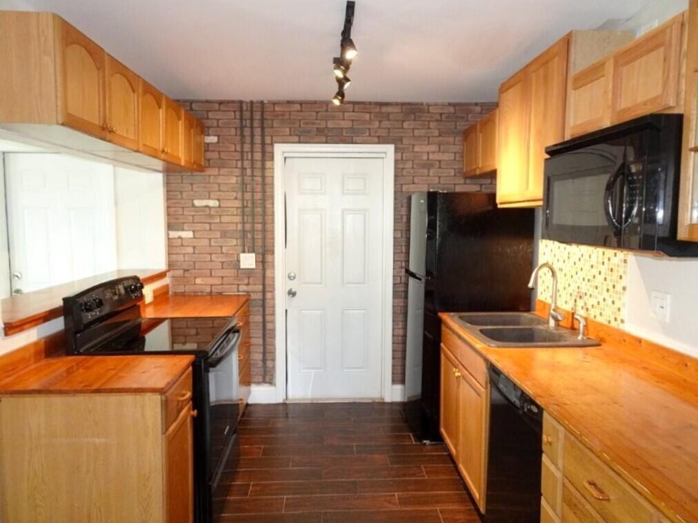 SOUTHEAST PARK CONDO - Residential