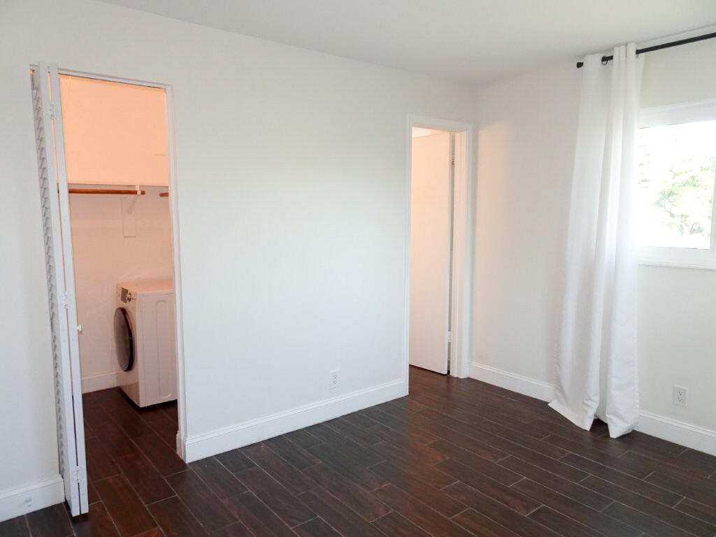 SOUTHEAST PARK CONDO - Residential