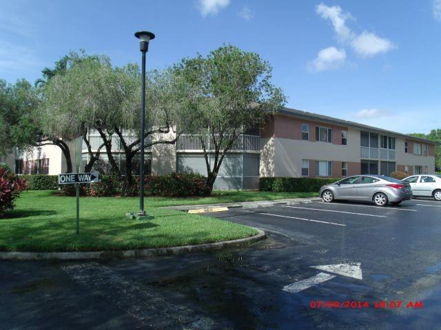 Beautifully maintained garden Condo in Devon E Gated community- Kings Point. Patio is enclosed adding to the living space with sliding doors. Kings Point Clubhouse is magnificent with lots of amenities and activities...card rooms, gym, heated pools, various clubs activities, movies, and performances. There are courtesy buses to doctors, shopping to various malls and supermarkets, diners and restaurants. Clubhouse deed is paid in full for lower maintenance. At least one person must be 55+ and the community is properly maintained. You will enjoy living in Kings Point due to the many social activities and camaraderie.