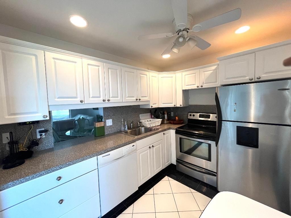 Photo of 2515 NE 1st Court #411, Boynton Beach, FL 33435 (MLS # R11057568)