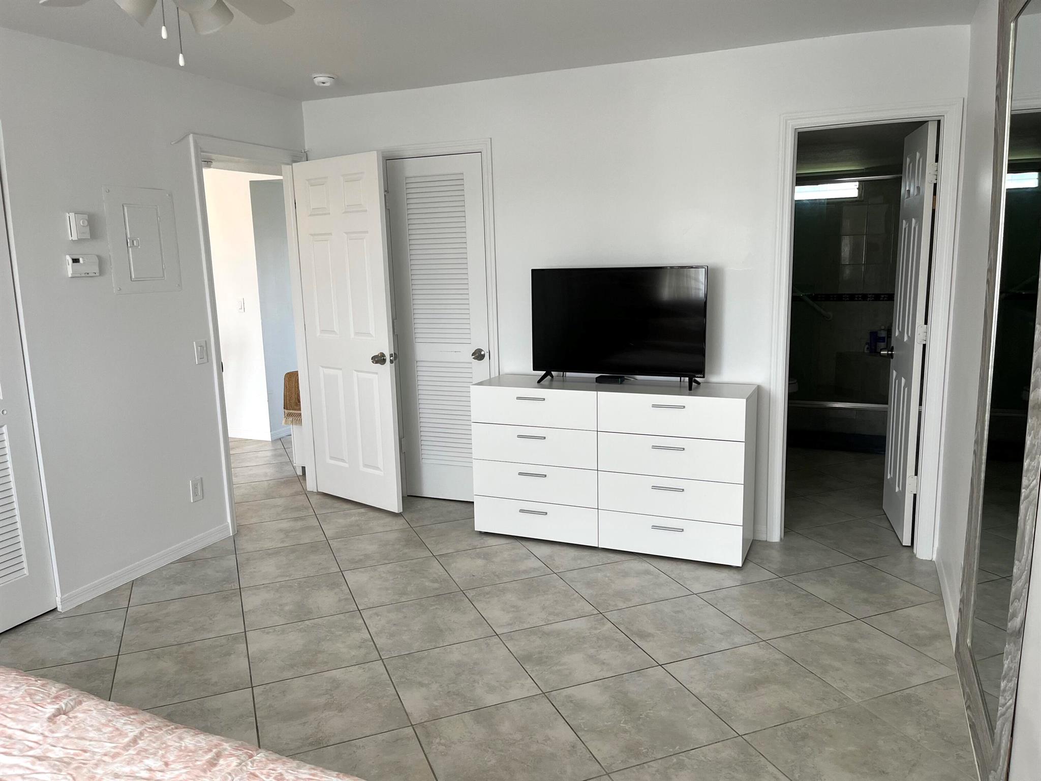 VILLAGE ROYALE ON THE GRE - Residential Lease