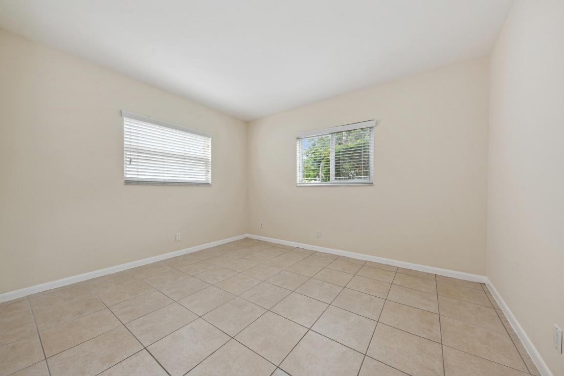 KENMONT FIRST ADD - Residential Lease