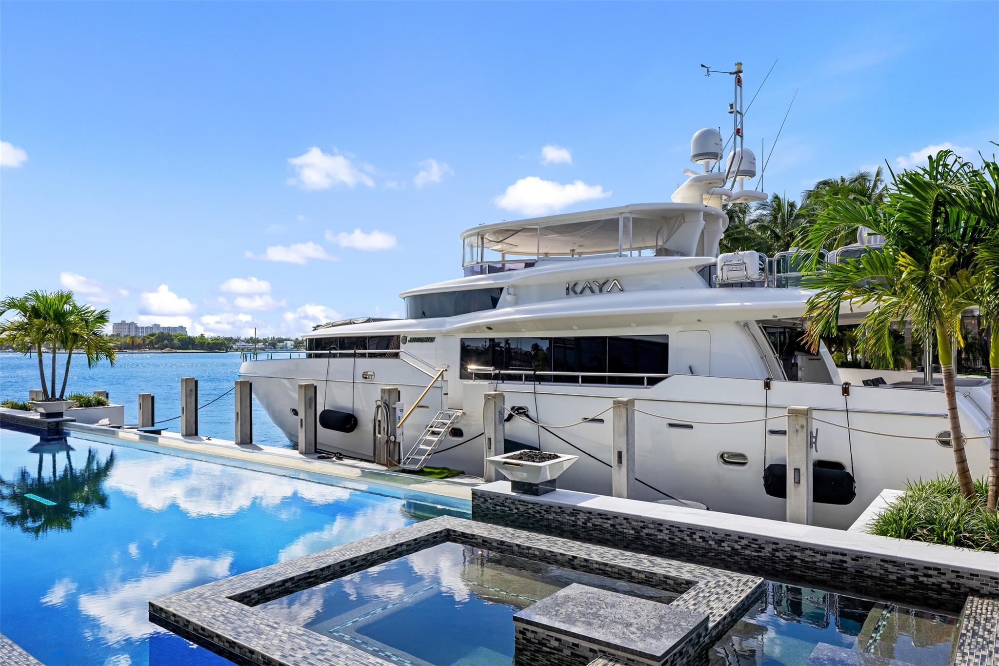 RIO VISTA ISLES - Residential