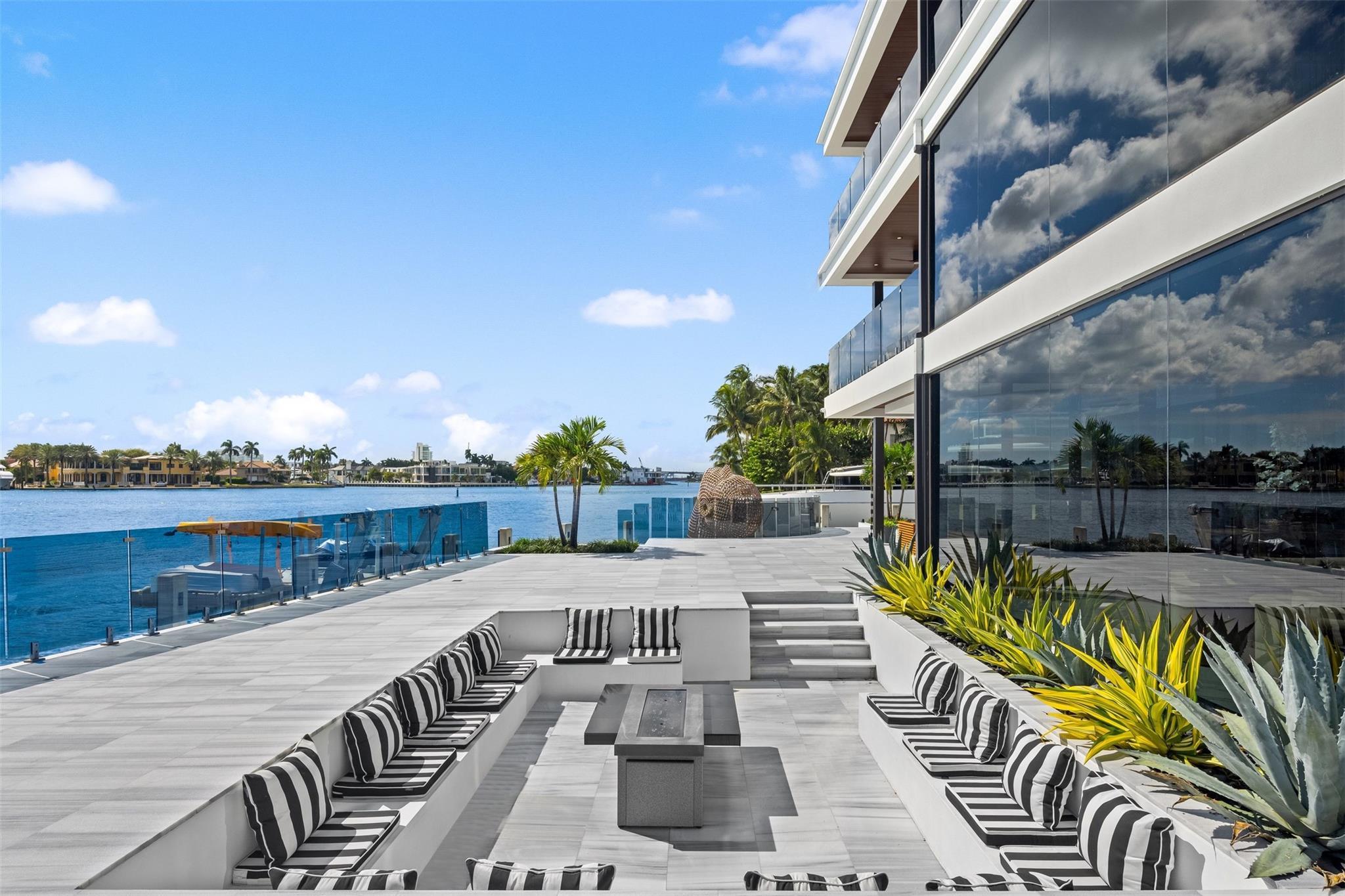 RIO VISTA ISLES - Residential