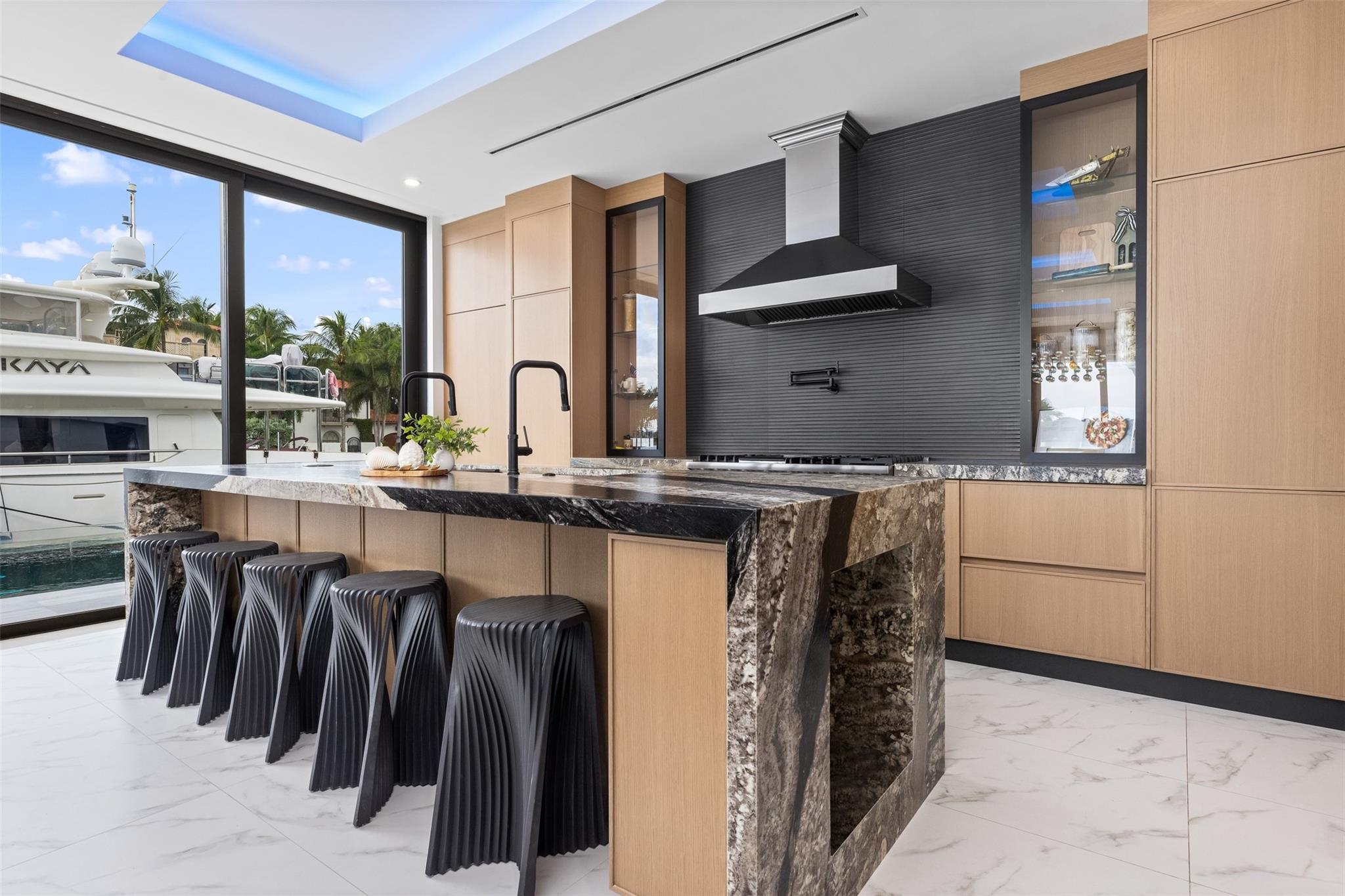 RIO VISTA ISLES - Residential