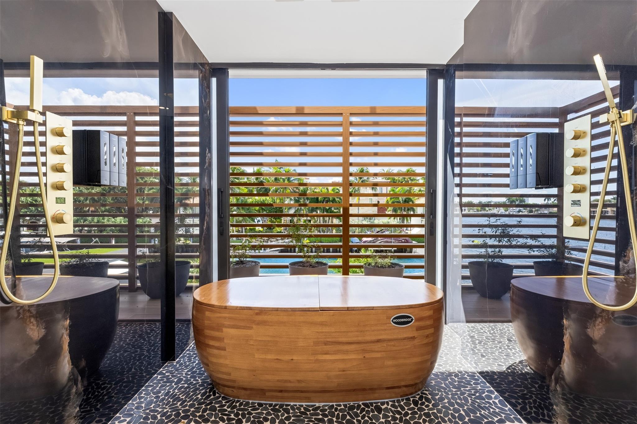 RIO VISTA ISLES - Residential