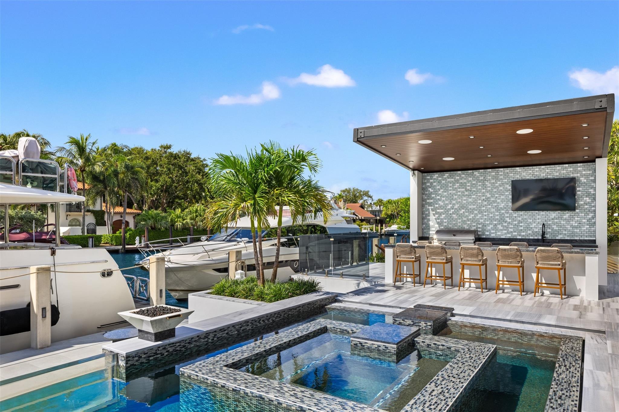 RIO VISTA ISLES - Residential
