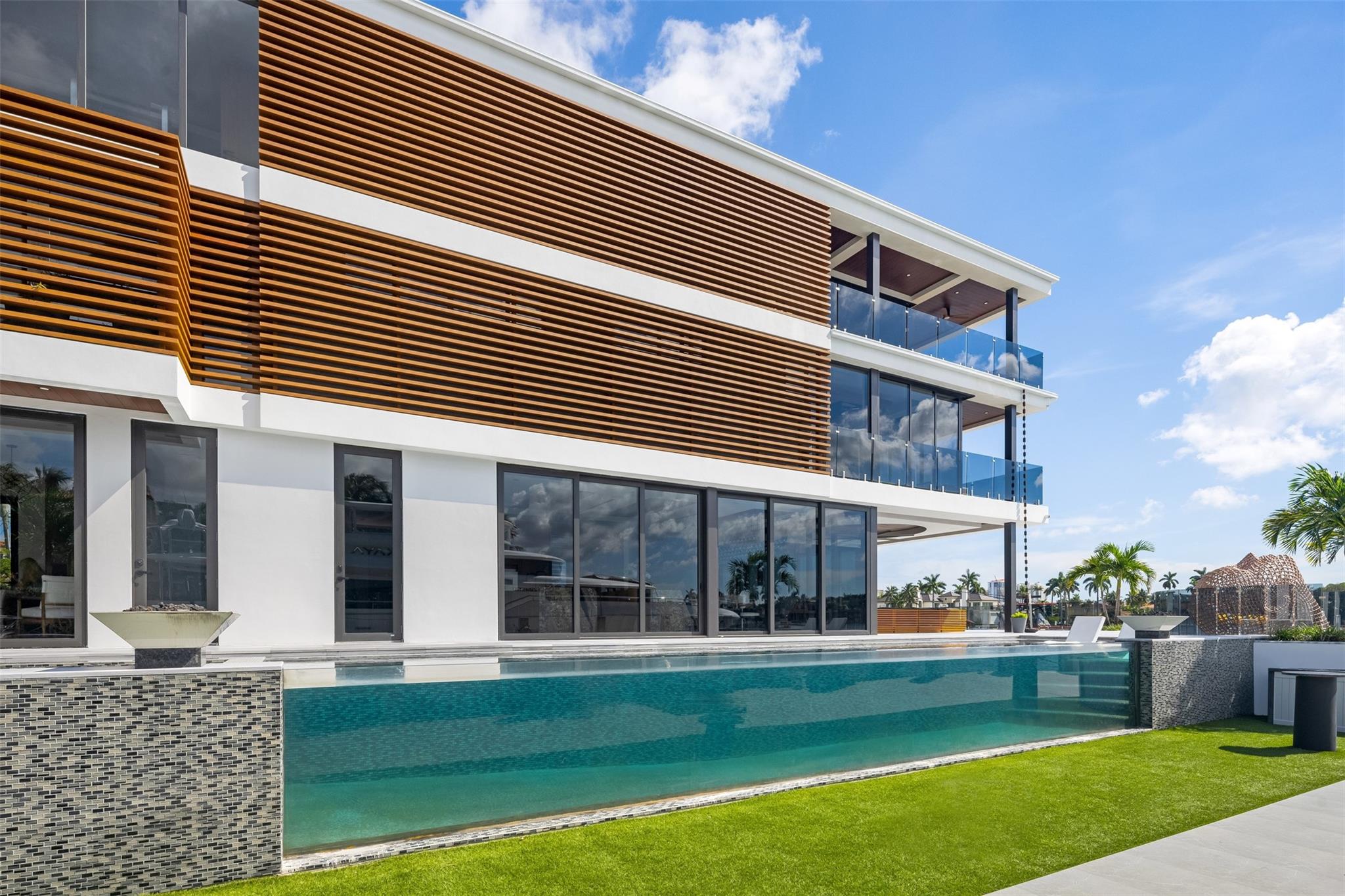 RIO VISTA ISLES - Residential