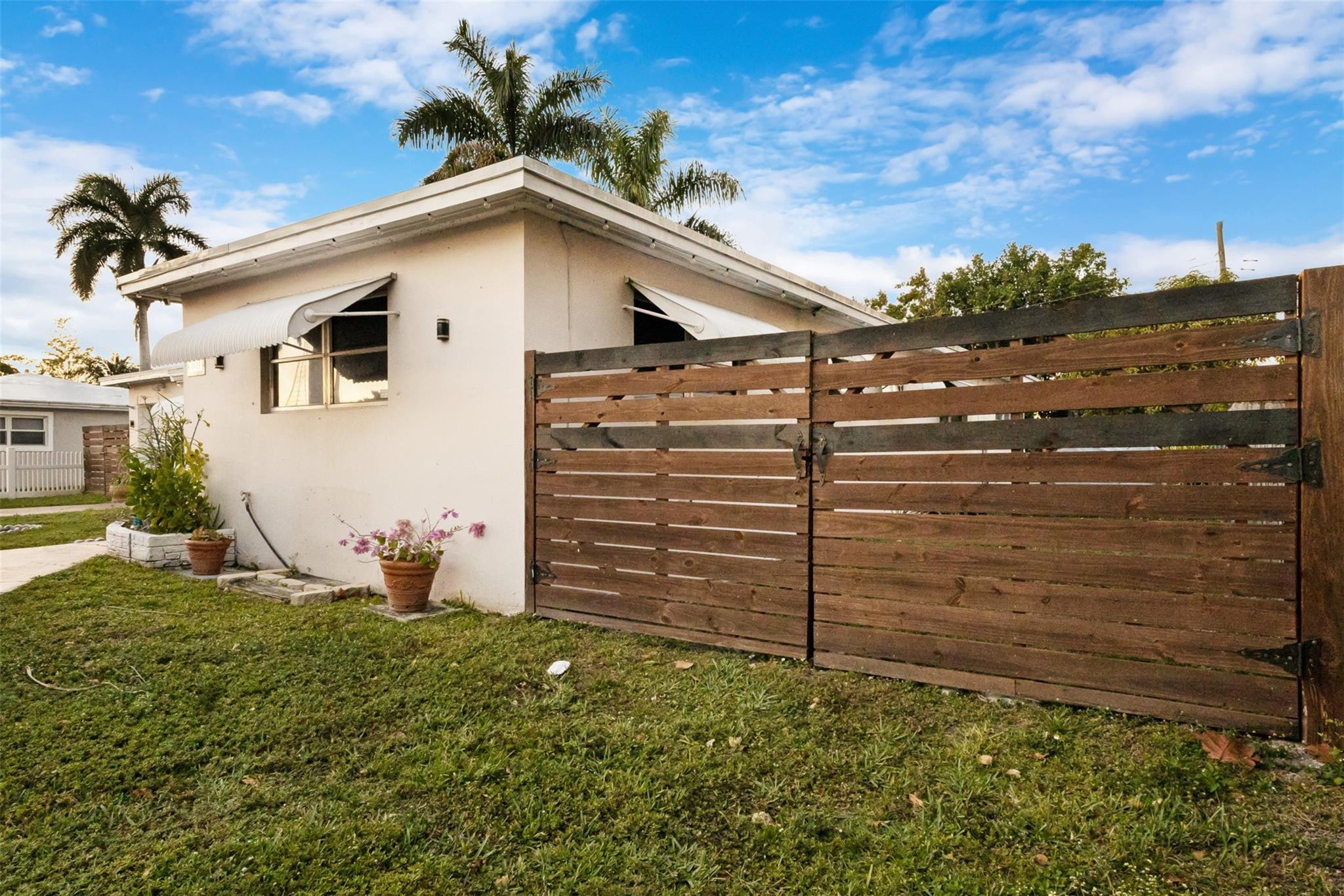 3105 Hollywood Boulevard