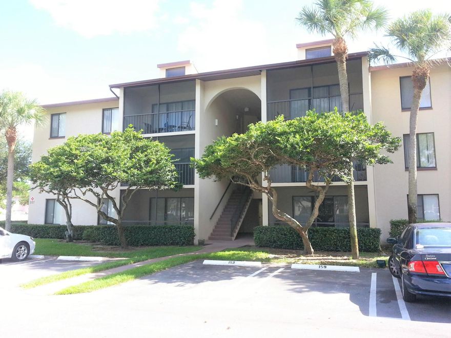SECOND FLOOR 2 BEDROOMS 2 BATHROOMS APARTMENT FOR RENT, CLEAN, TILE LIVING AND DINING AREAS, CARPET IN BEDROOMS, ASSIGNED PARKING, COMMUNITY SWIMMING POOL, 1 PET UP TO 25 LBS ALLOWED PER HOA, 680 CREDIT SCORE IS REQUIRED, $130 APPLICATION FEE