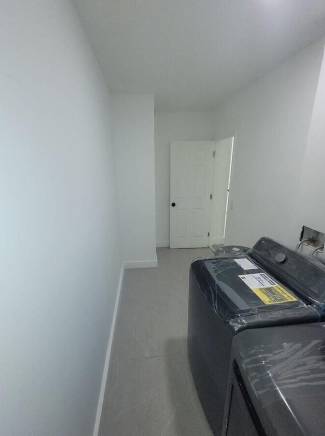 HOLLYWOOD LITTLE RANCHES - Residential Lease